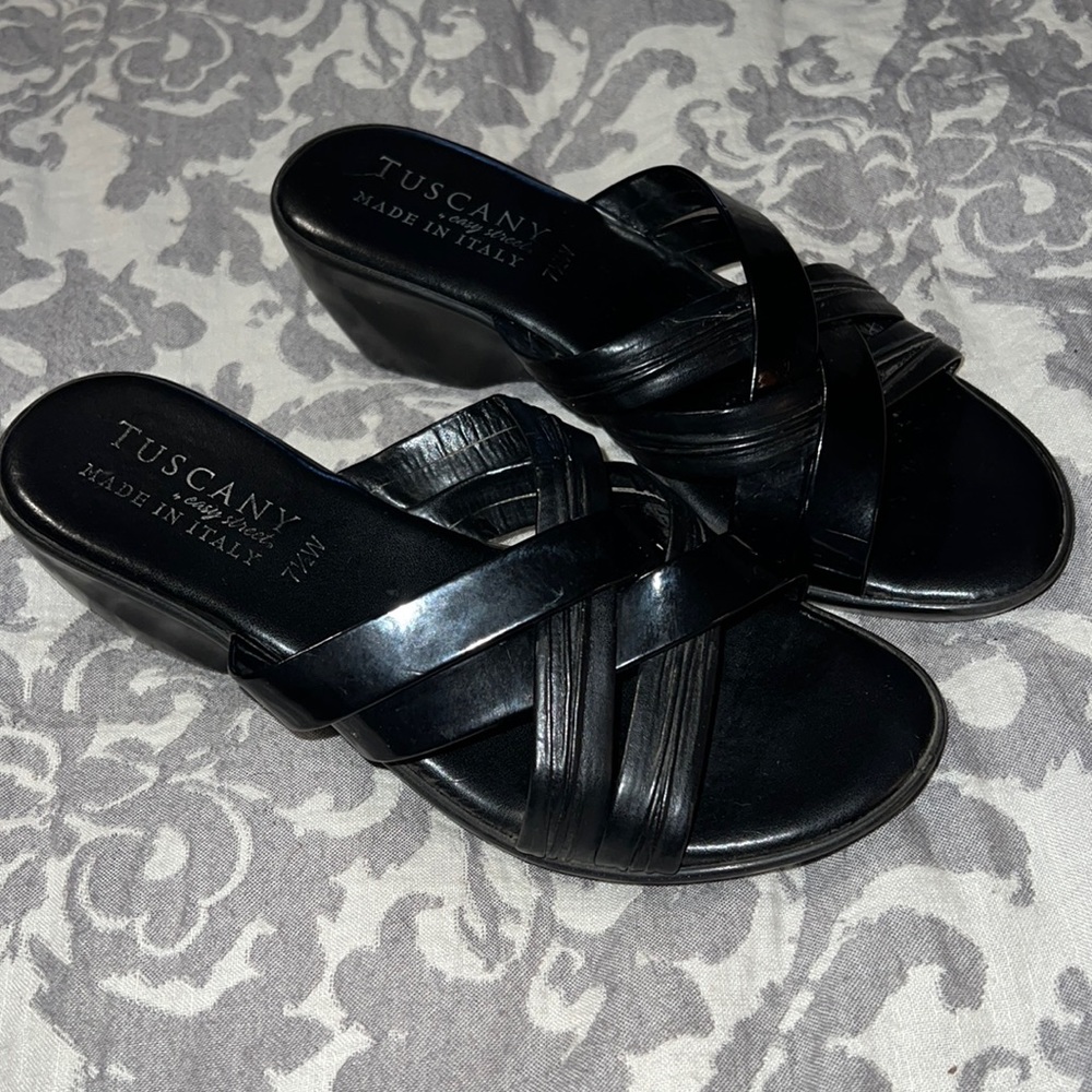 7.5 Wide Tuscany by Easy Street wedge sandals